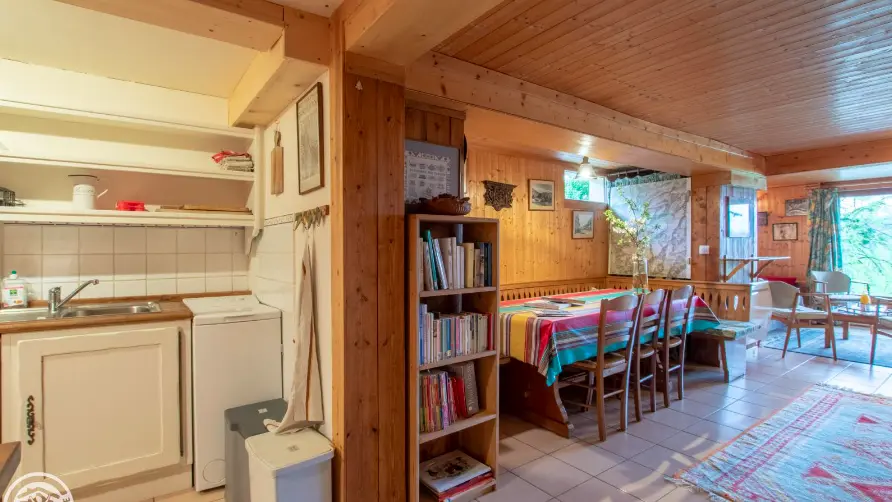 Cuisine, salle à manger, bibliothèque, carte randonnée