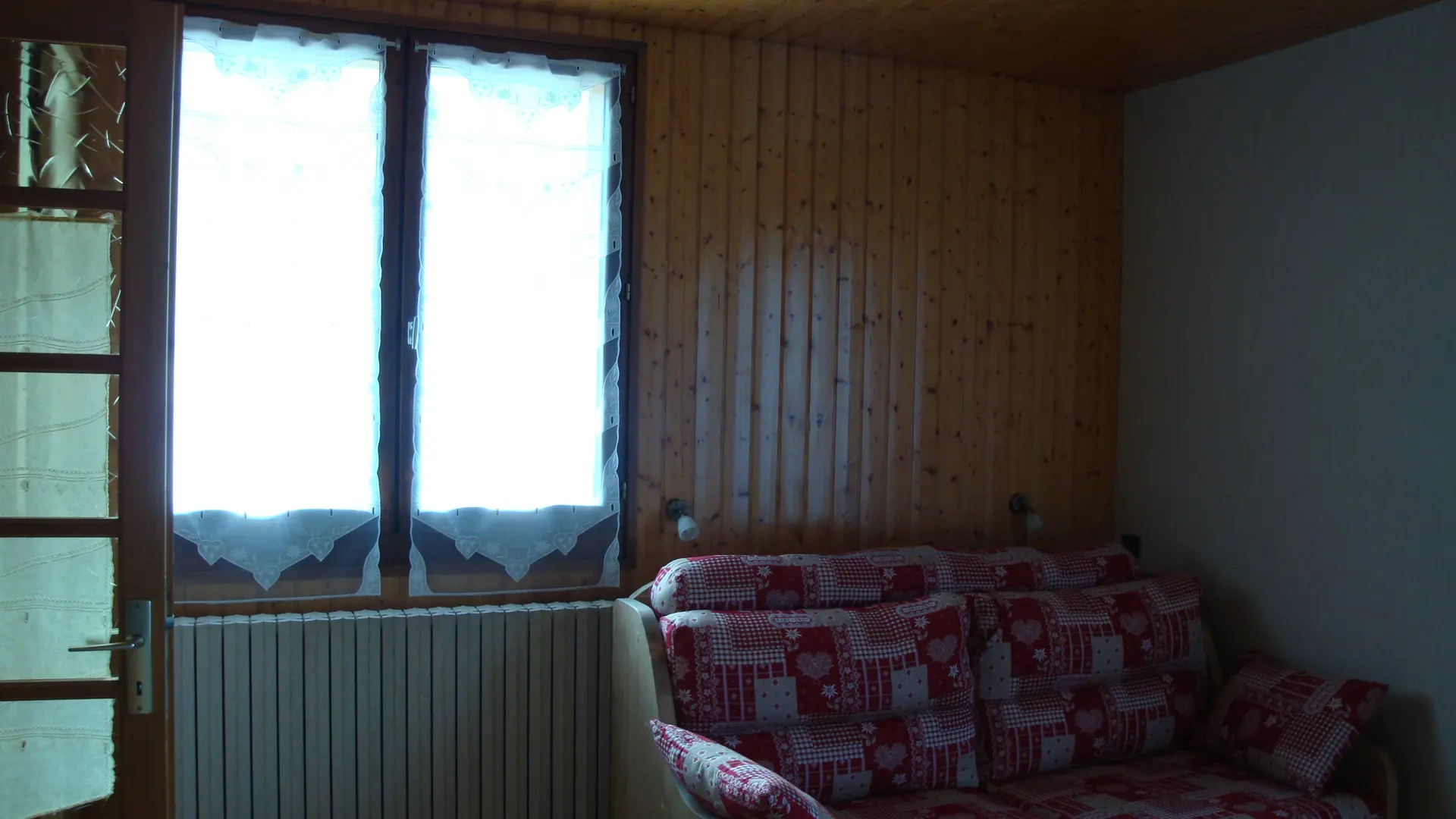 Séjour ave canapé/Living room with a sofa-Pont de Suize n°1-Le Grand-Bornand