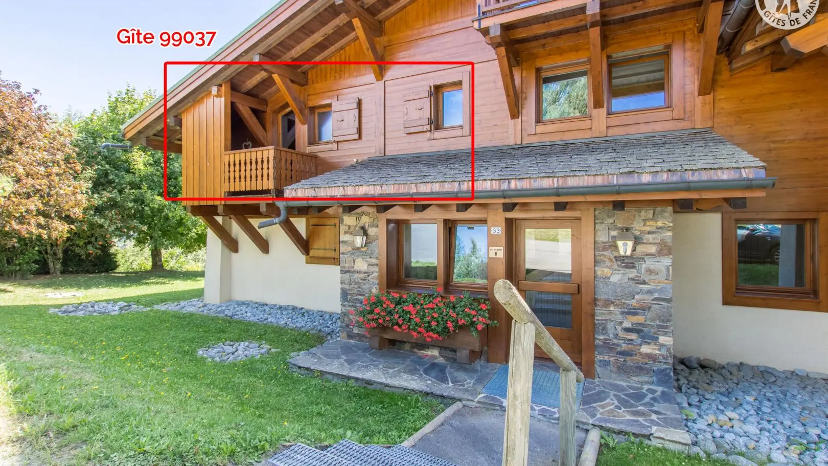 Situation de l'appartement dans le chalet. Balcon de la chambre principale.