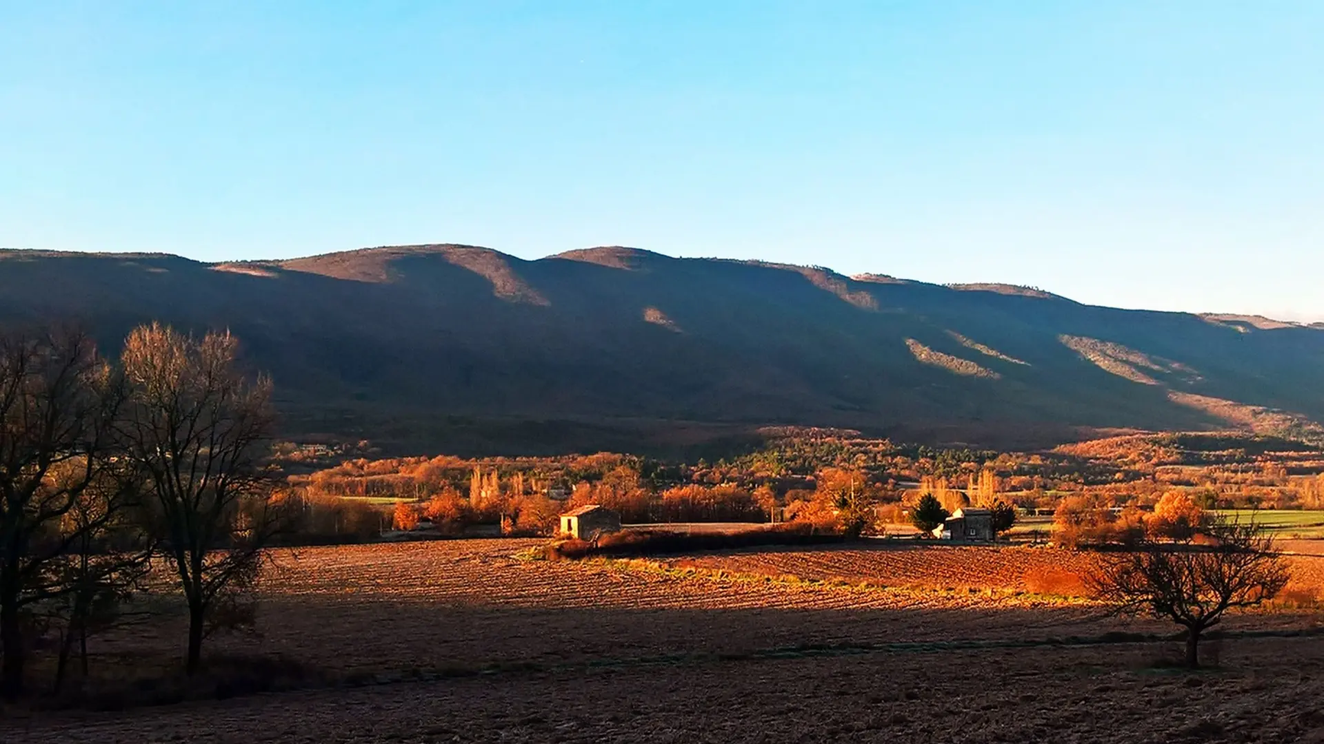 Grand Luberon depuis le pied ouest de La Gardette