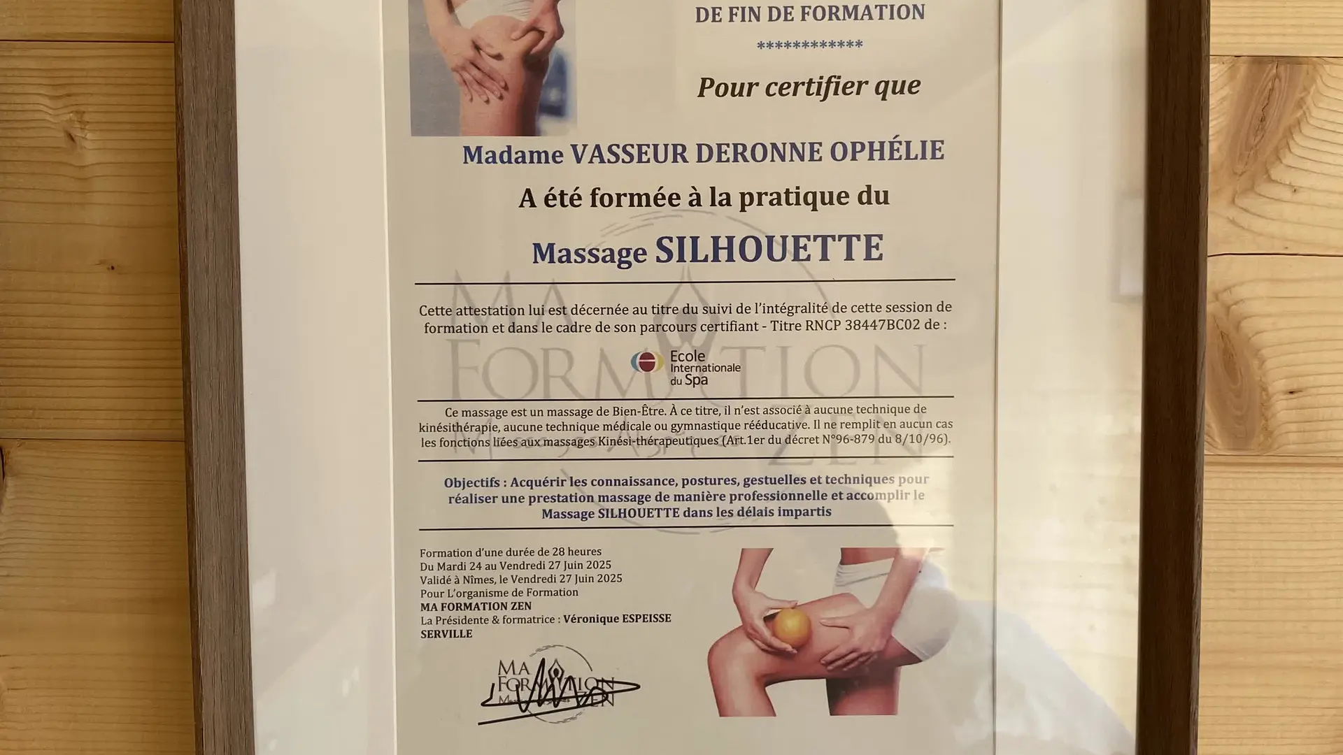 Attestation de formation garantissant des soins réalisés par une professionnelle qualifiée et certifiée.