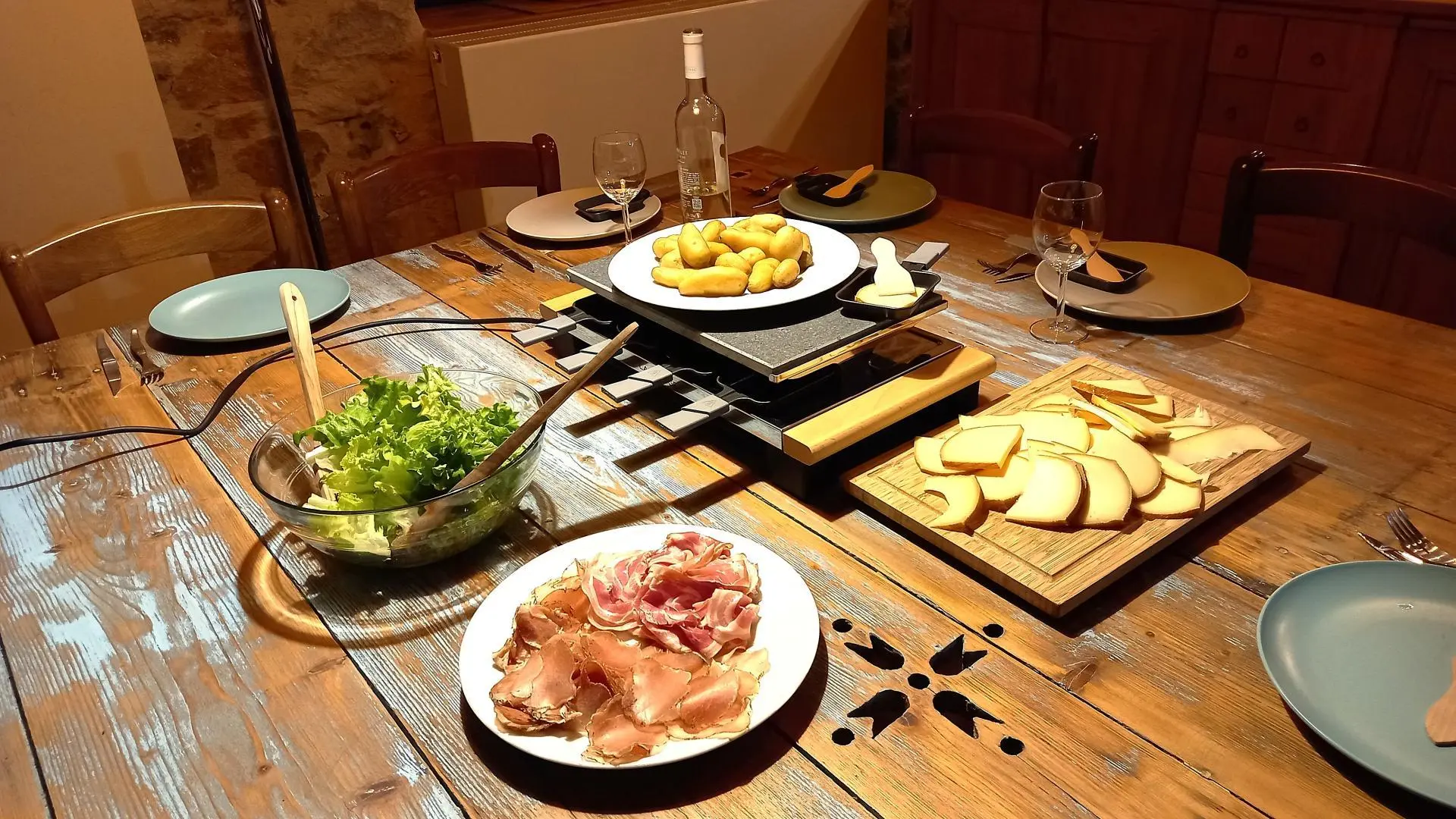 Appareil à raclette à disposition