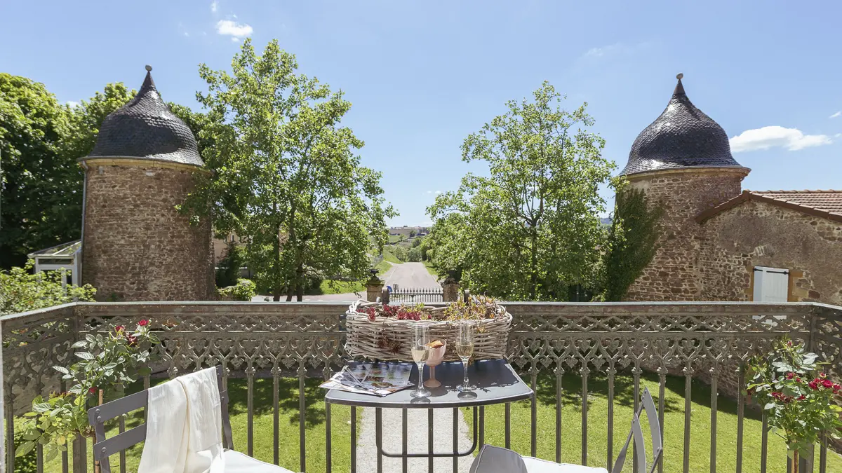 Chambre d’hôte de charme au Domaine ForRest, séjour romantique et insolite au vert à 1h de Lyon, Clermont-Ferrand et Saint-Étienne
