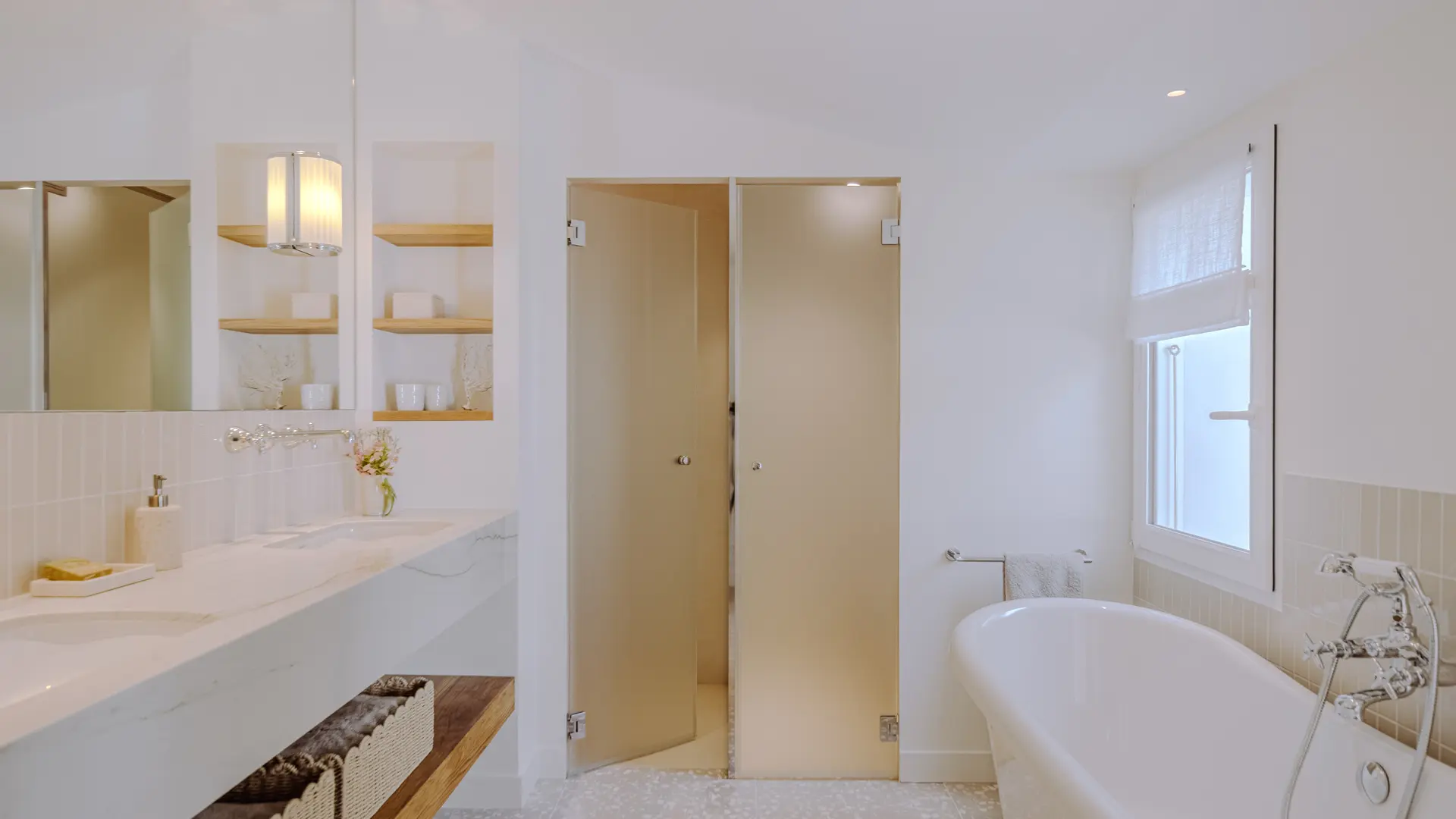 Badezimmer + Badewanne