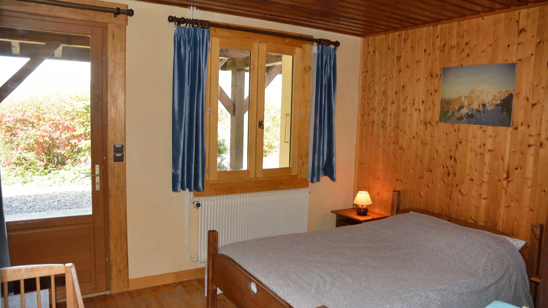 Vue sur la chambre du rez-de-chaussée