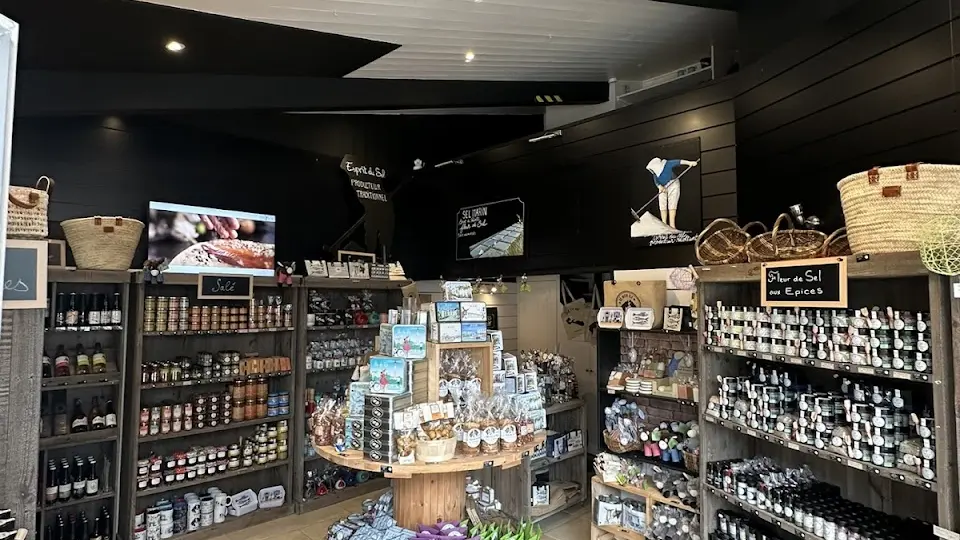 Innenansicht der Boutique Esprit du Sel in Ars-en-Ré