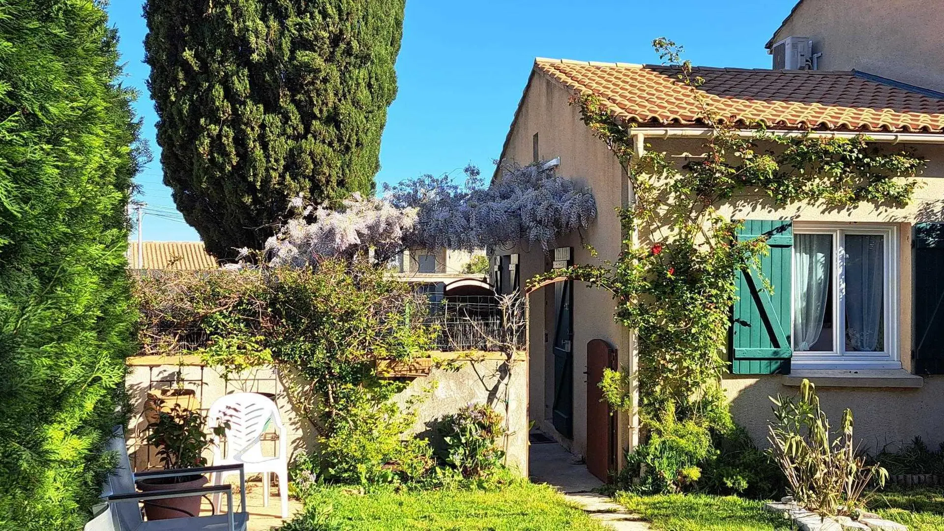 Coté Sud de L'Oustau dei Aucèus.