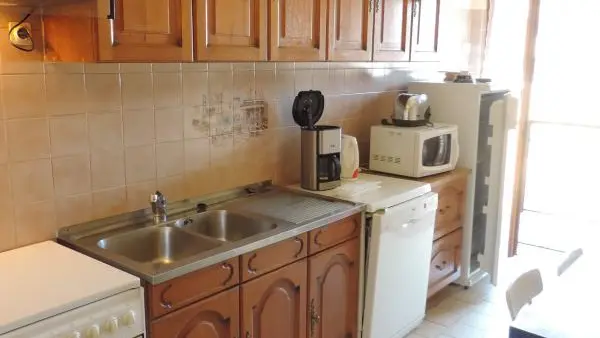 Cuisine indépendante avec balcon.