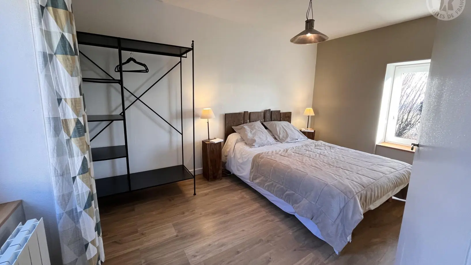 Chambre parentale avec vue sur le jardin