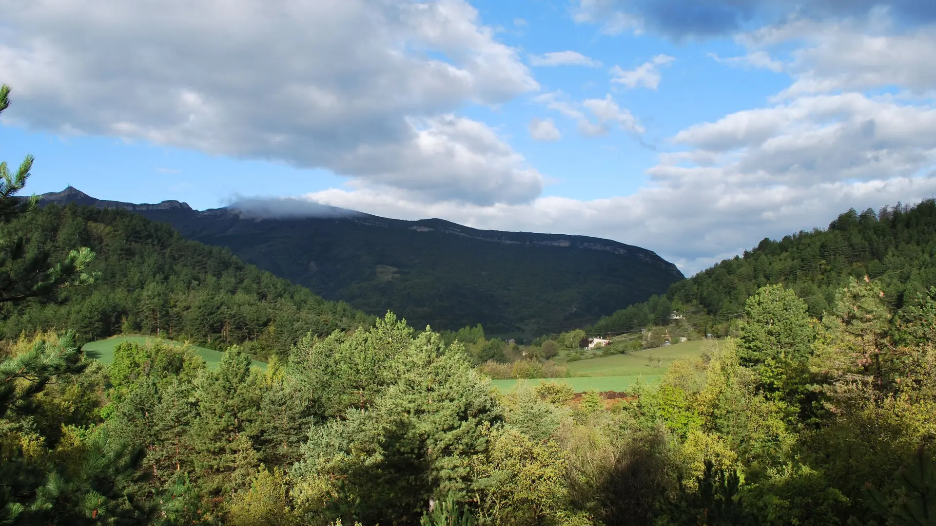 Vue sur le Rocher de Beaumont