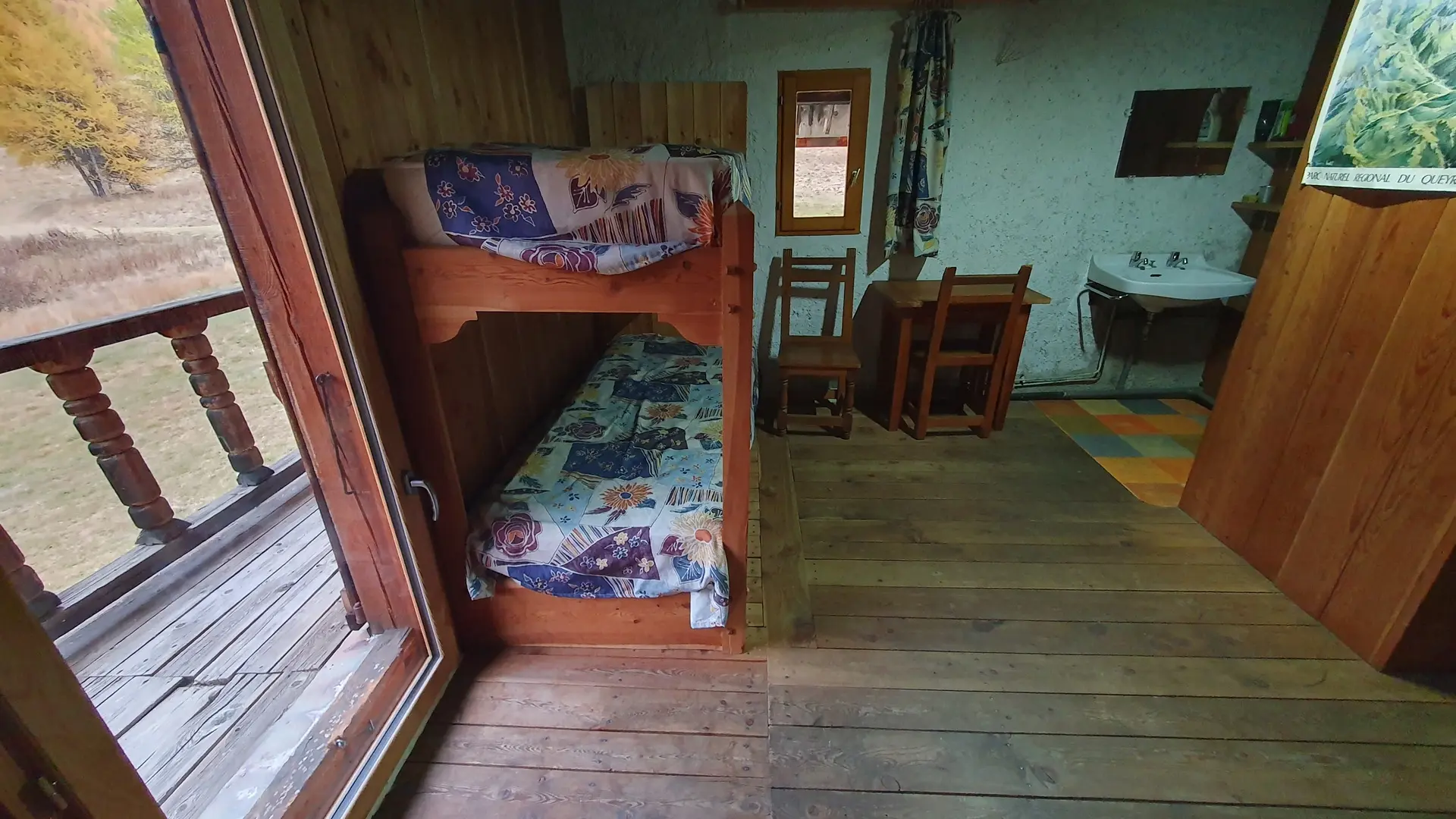 Chambre 3 lits - vue lavabo