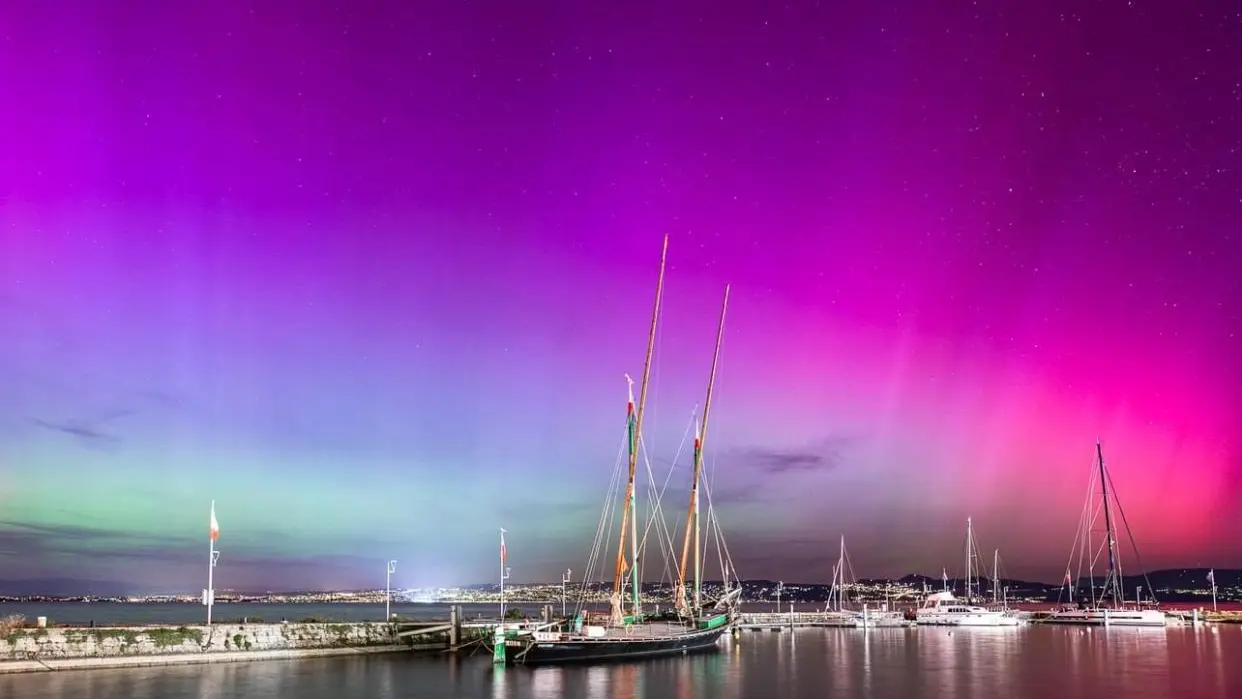 Aurore boréale au port d'Evian