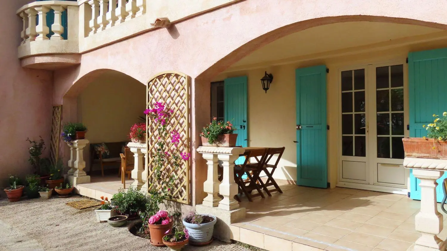 Terrasse Gîte La Rose et Le Loup Gîtes de France Alpes-Maritimes Speracedes