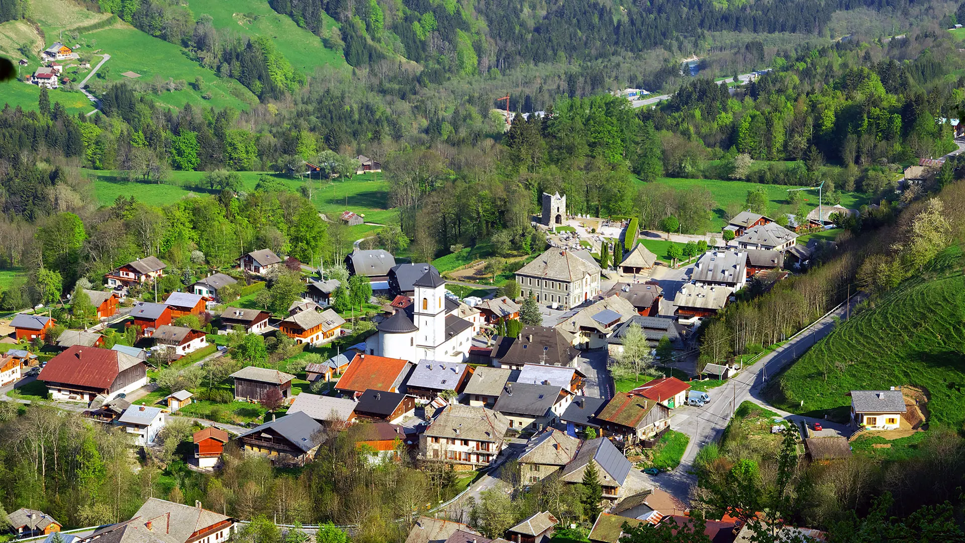 Vue sur le village du Biot