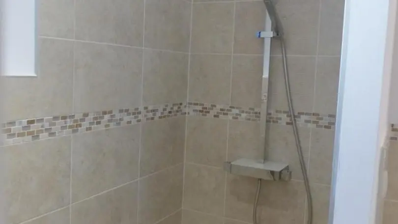 La douche avec robinet thermostatique