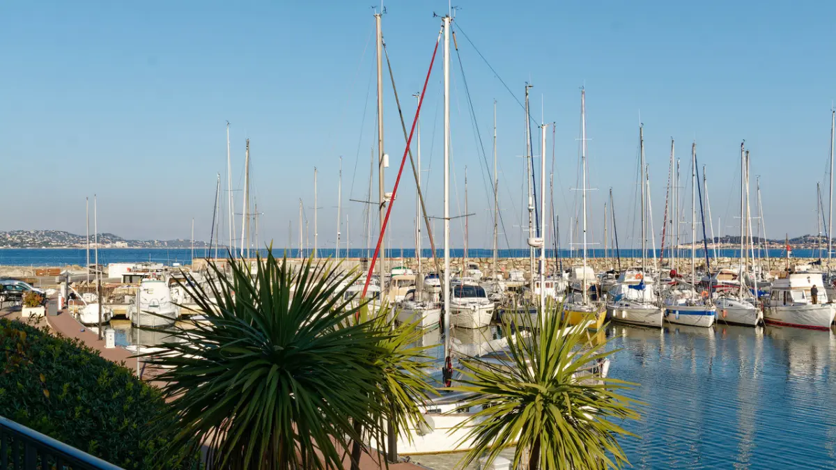 Vue port des Marines de Cogolin