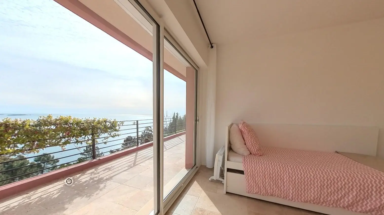 Balcon Chambre lits gigognes Niveau 1 - Terres Rouges - Théoule-sur-Mer - Gîtes de France Alpes-Maritimes