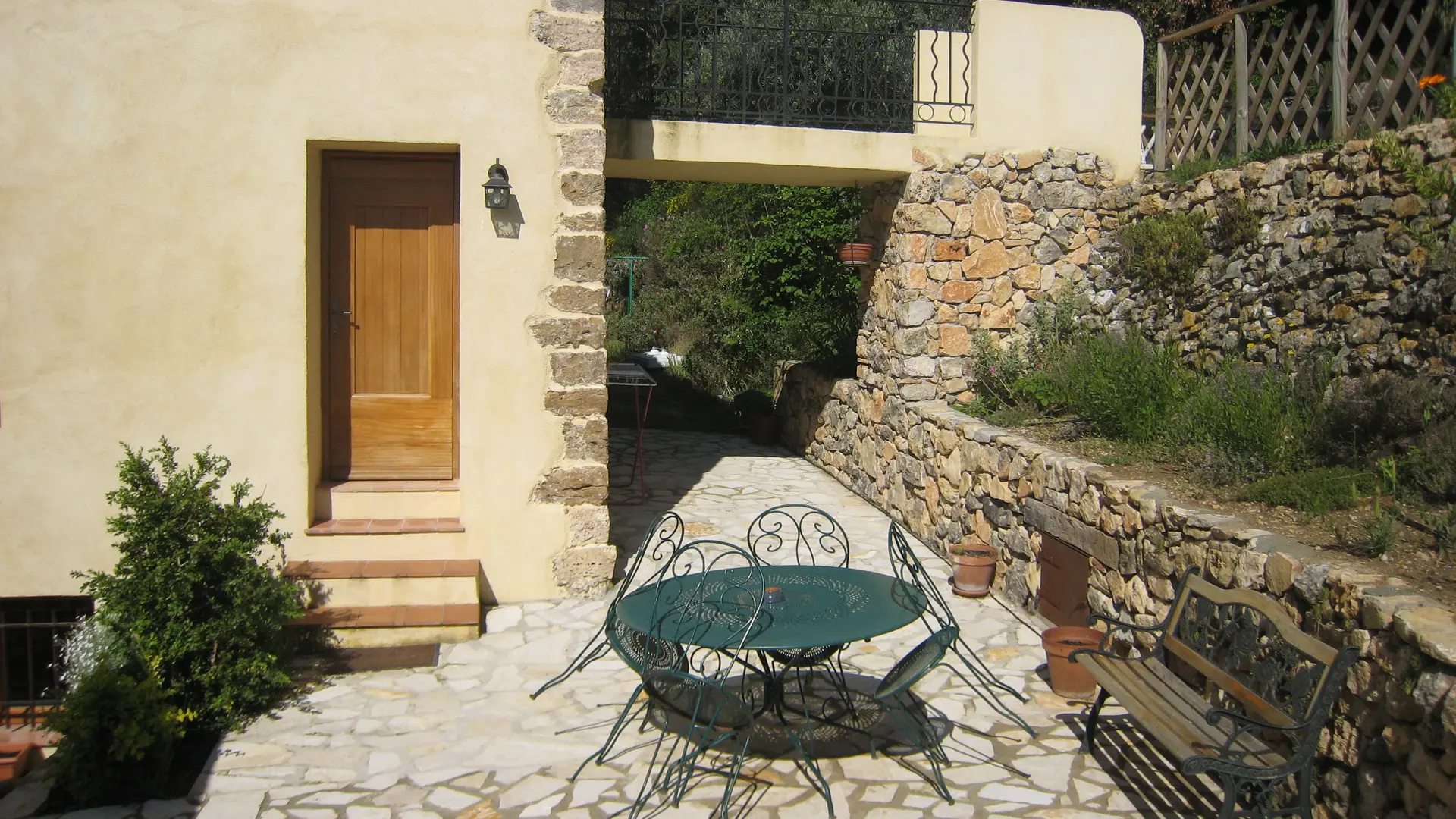 terrasse entrée indépendante les gîtes du lac