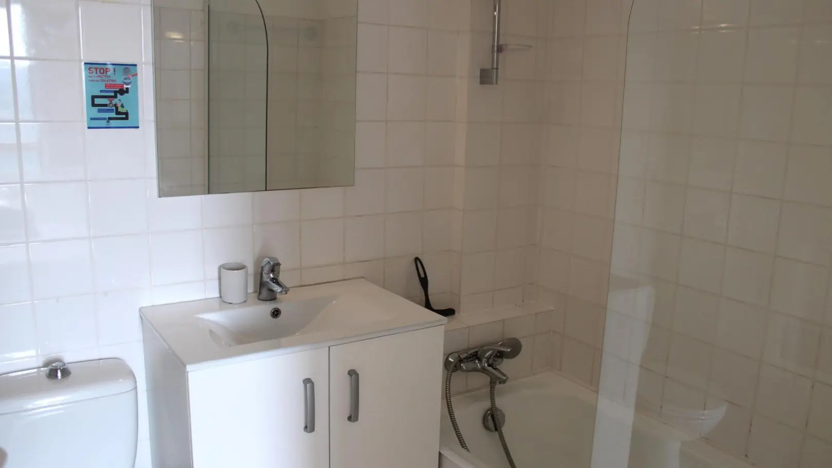 L'Escaou Quatre-Salle de bains-Chambre 1-Coursegoules-Gîtes de France Alpes Maritimes