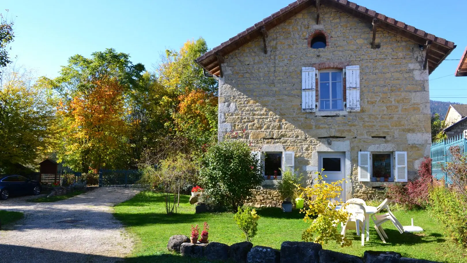 Maison d'amis indépendante de 6 personnes, située sur la propriété, ayant elle-même 3 chambres d?hôtes 4 épis