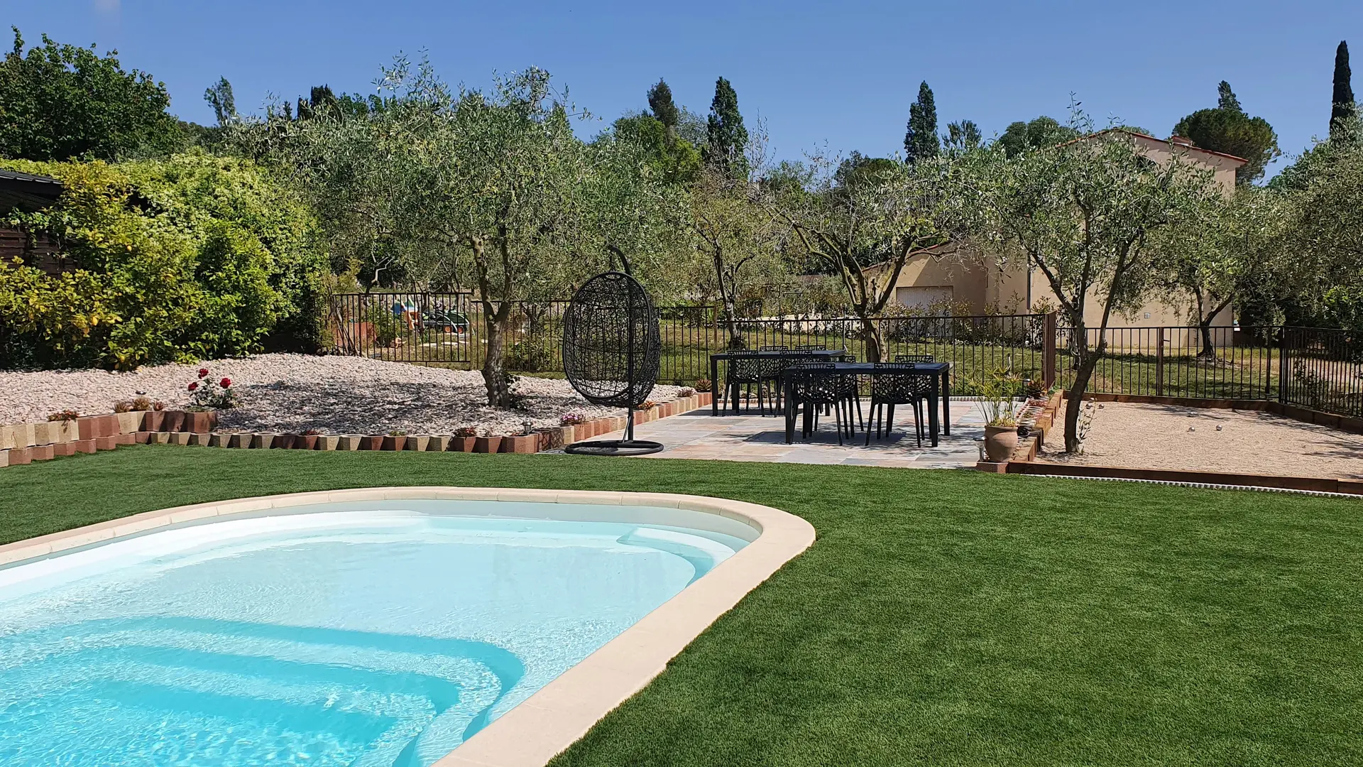 Piscine commune aux deux Gîtes de la Bastide Centifolia à Grasse - Gîtes de France Alpes-Maritimes