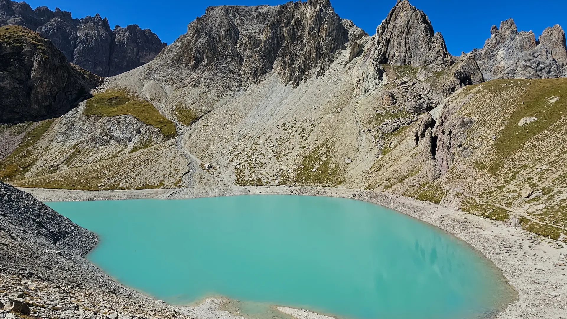 Tour des Cerces-Lac des Béraudes