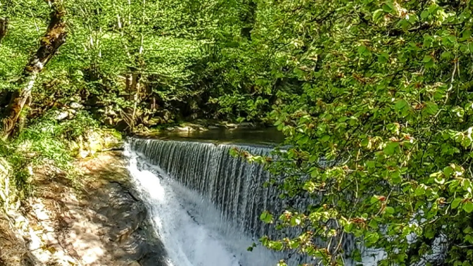 Le barrage près du moulin d'Arsène sur le torrent à 200 m du chalet