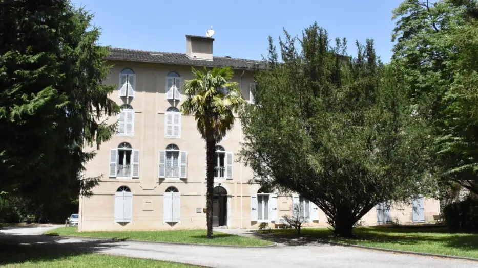 La résidence et le parc arboré