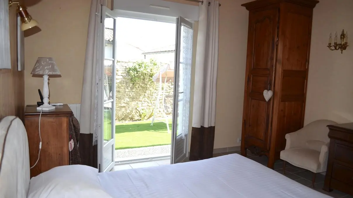 Chambre avec vue sur jardin