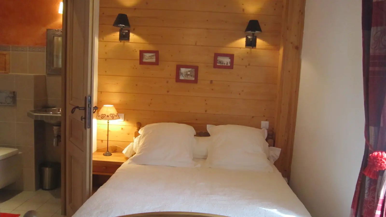 Chambre avec lit double