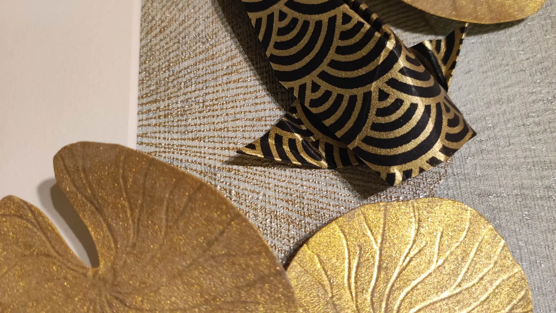 tableau carpe koi et nénuphar