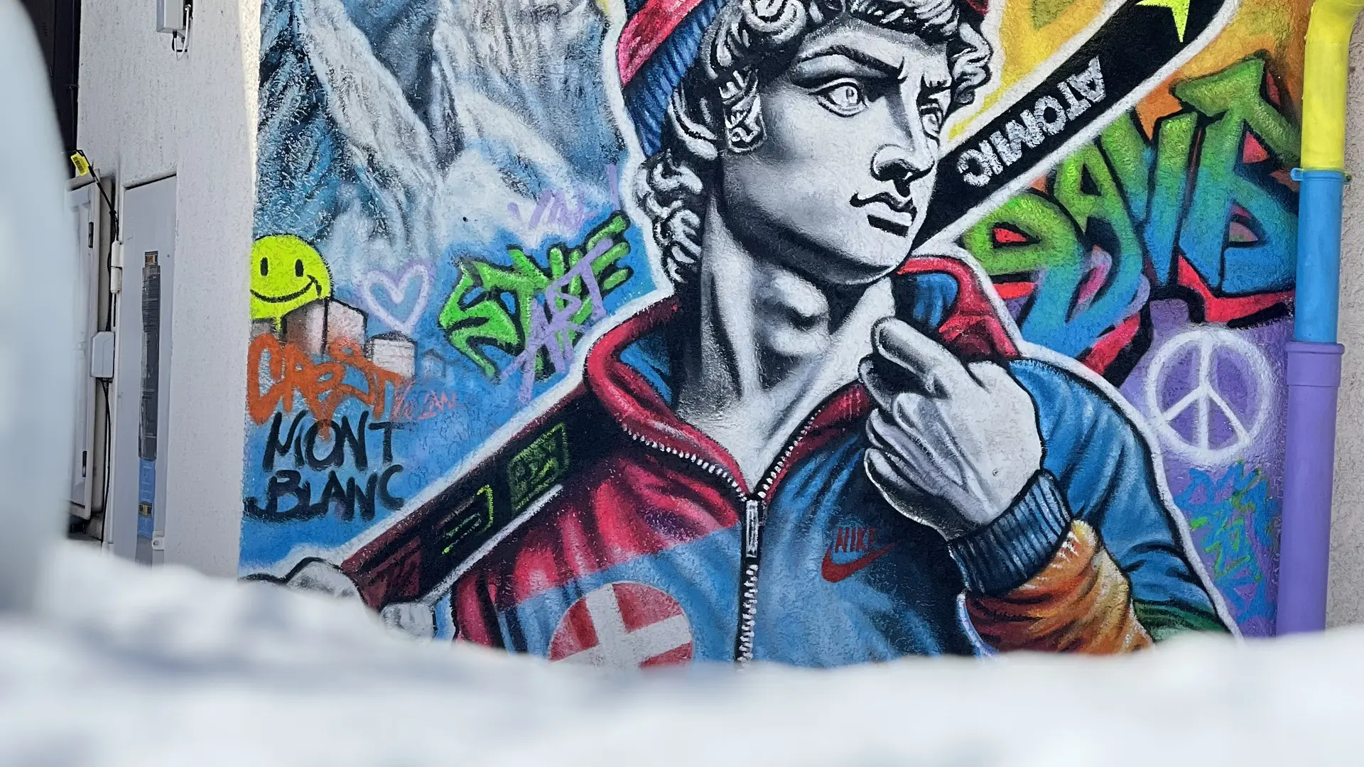 Mur de l'agence postale, pour repère