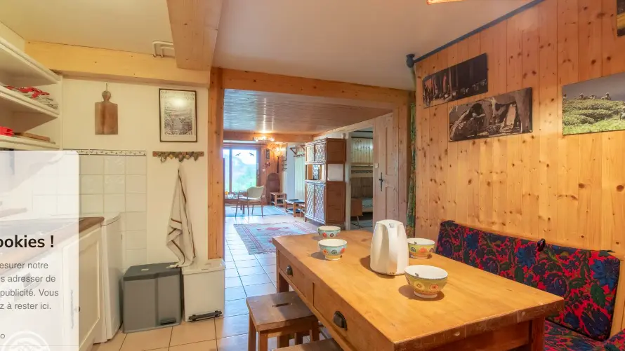 Frigo, table de 6 personnes, tri.