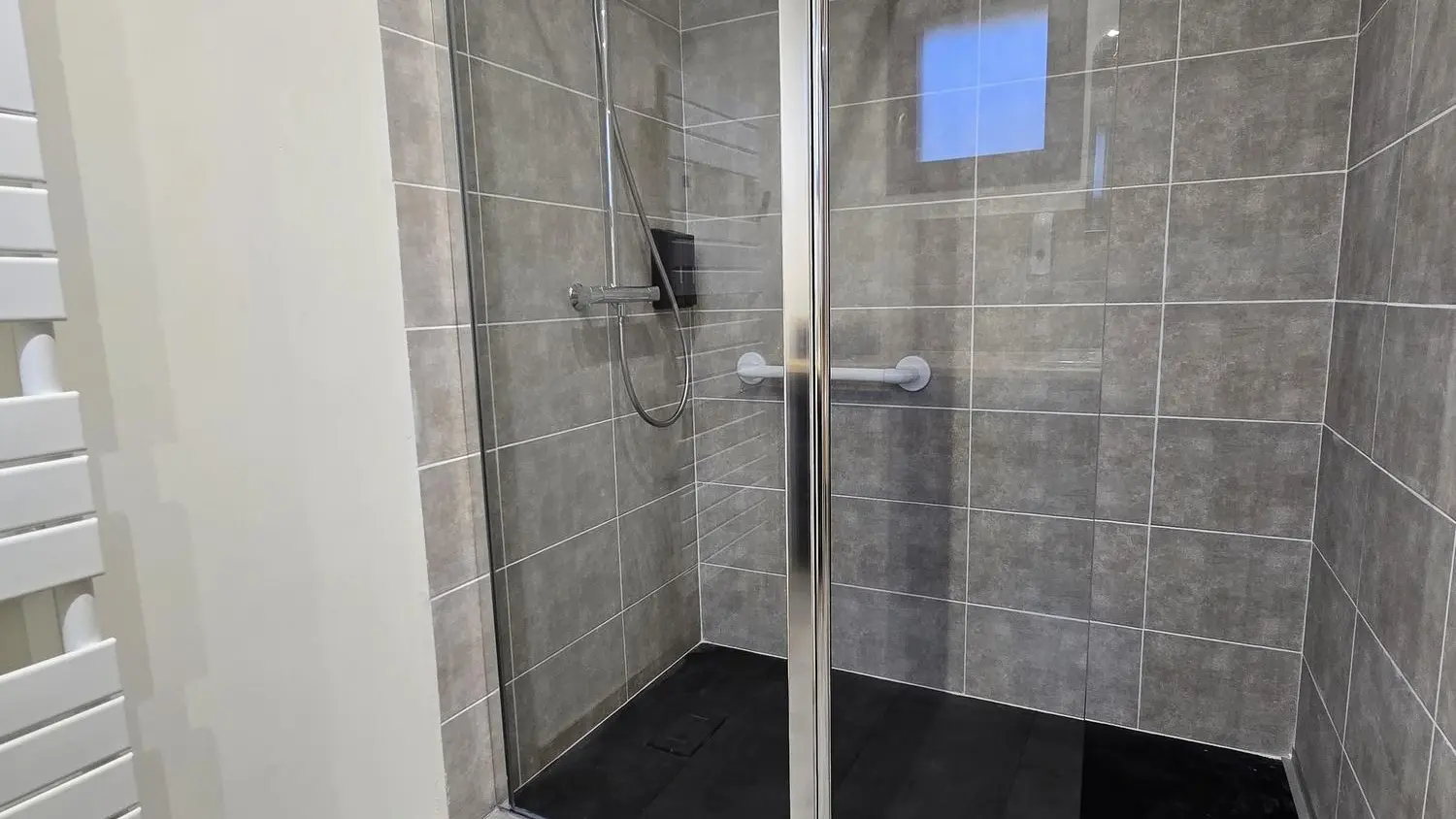 Salle d'eau PMR