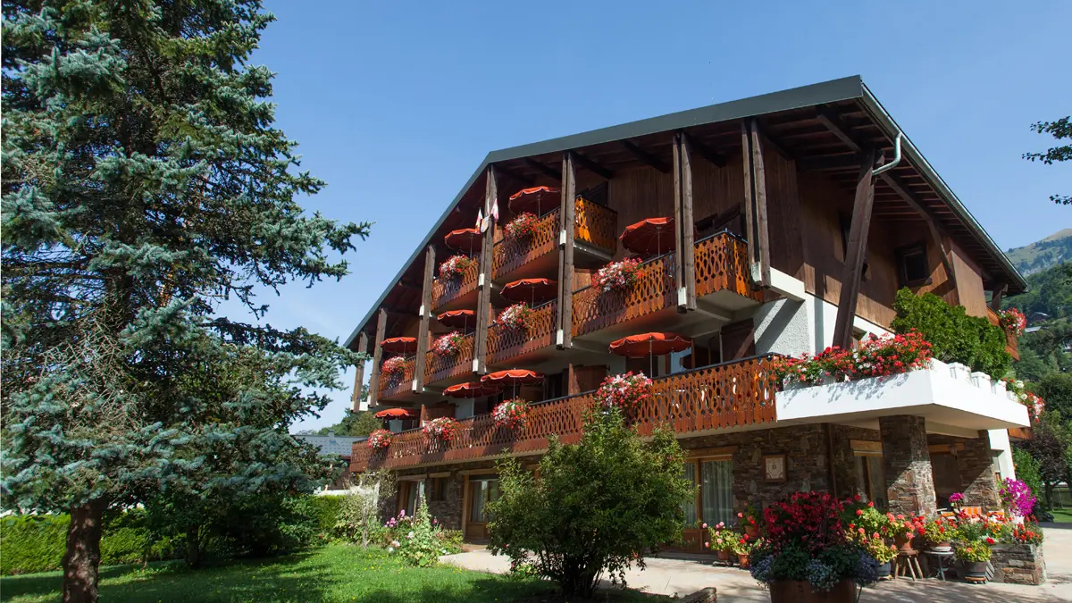 Façade résidence en été
