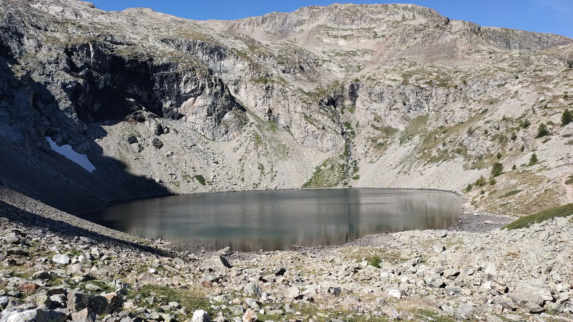 Le lac de Puy Vachier avant d'arriver au refuge Chancel
