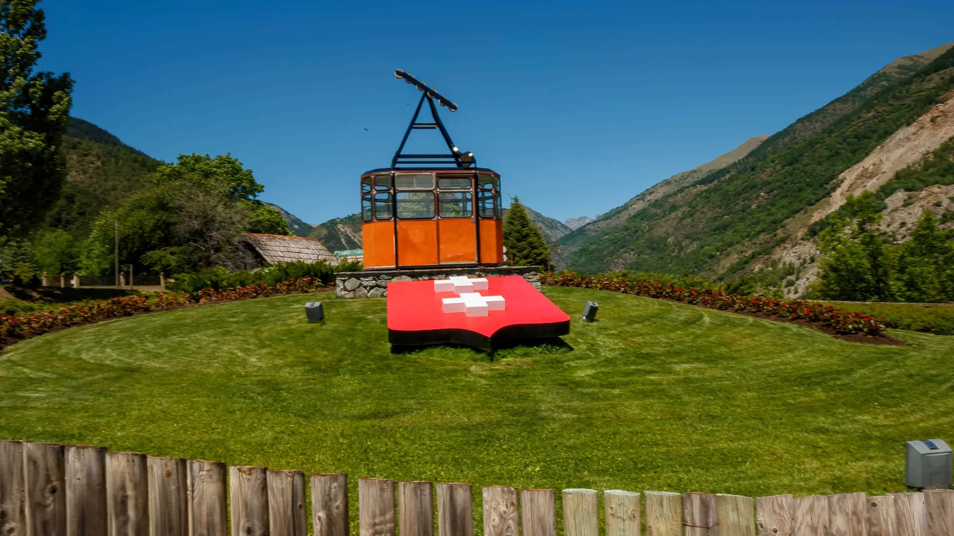 Station d'Auron a 7km ou accès direct par le télécabine a 300mdu gîte