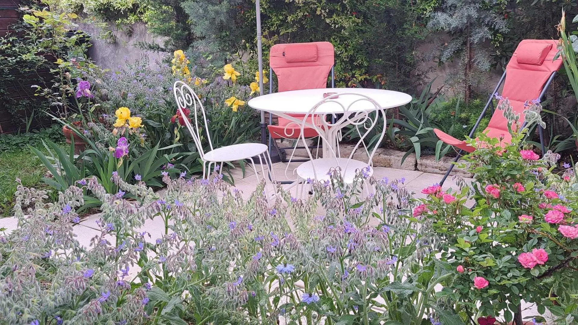 Terrasse Fleurie L'Oustau dei Aucèus St Rémy Mai 2026
