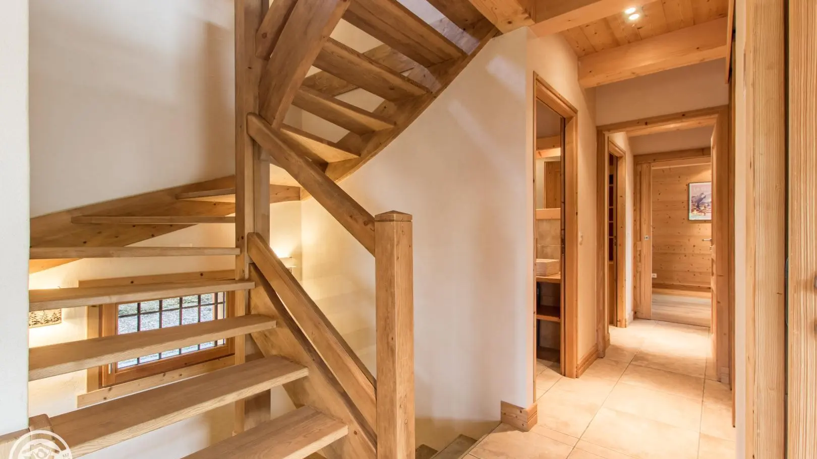 Etage 1
Accès étage inférieur et supérieur