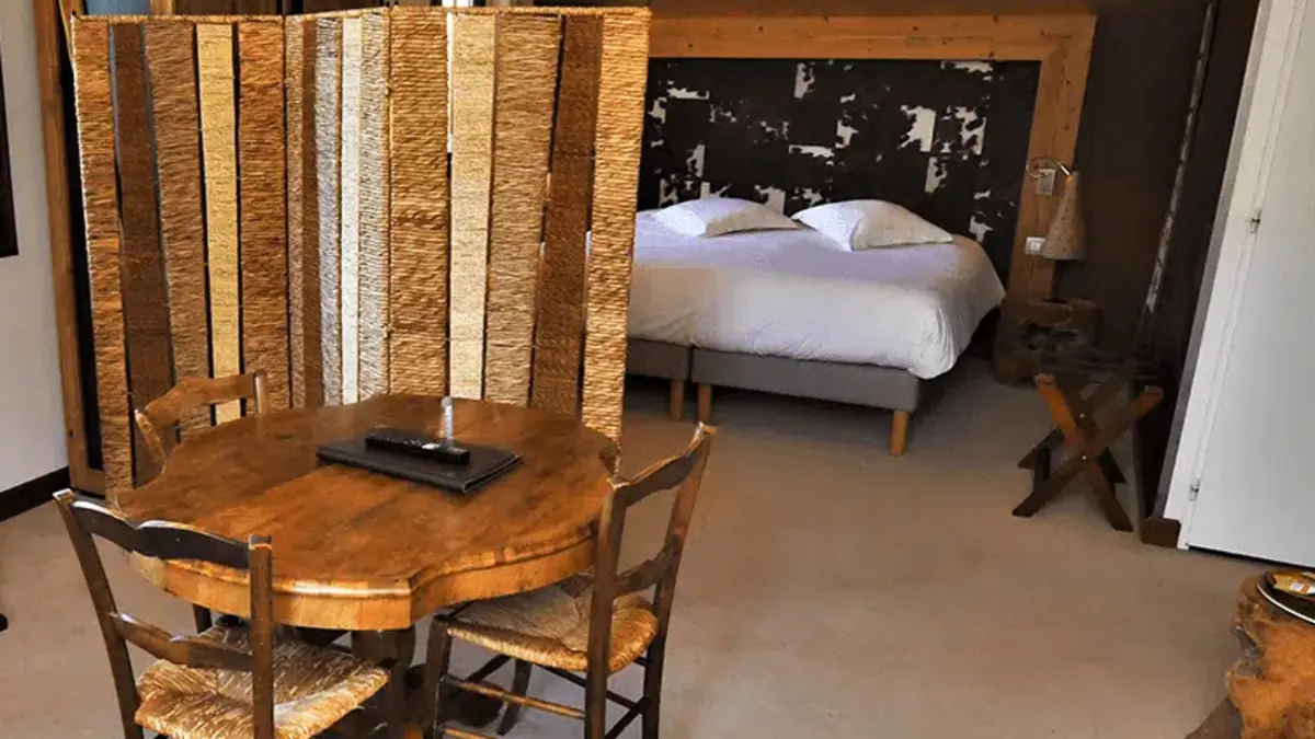 Auberge des Clarines au Châtelard : Chambre confort n°5