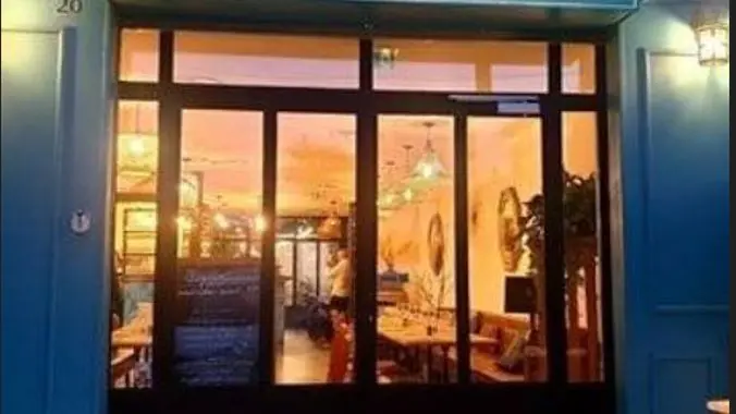 Façade entrée du restaurant Figaro à Marseille