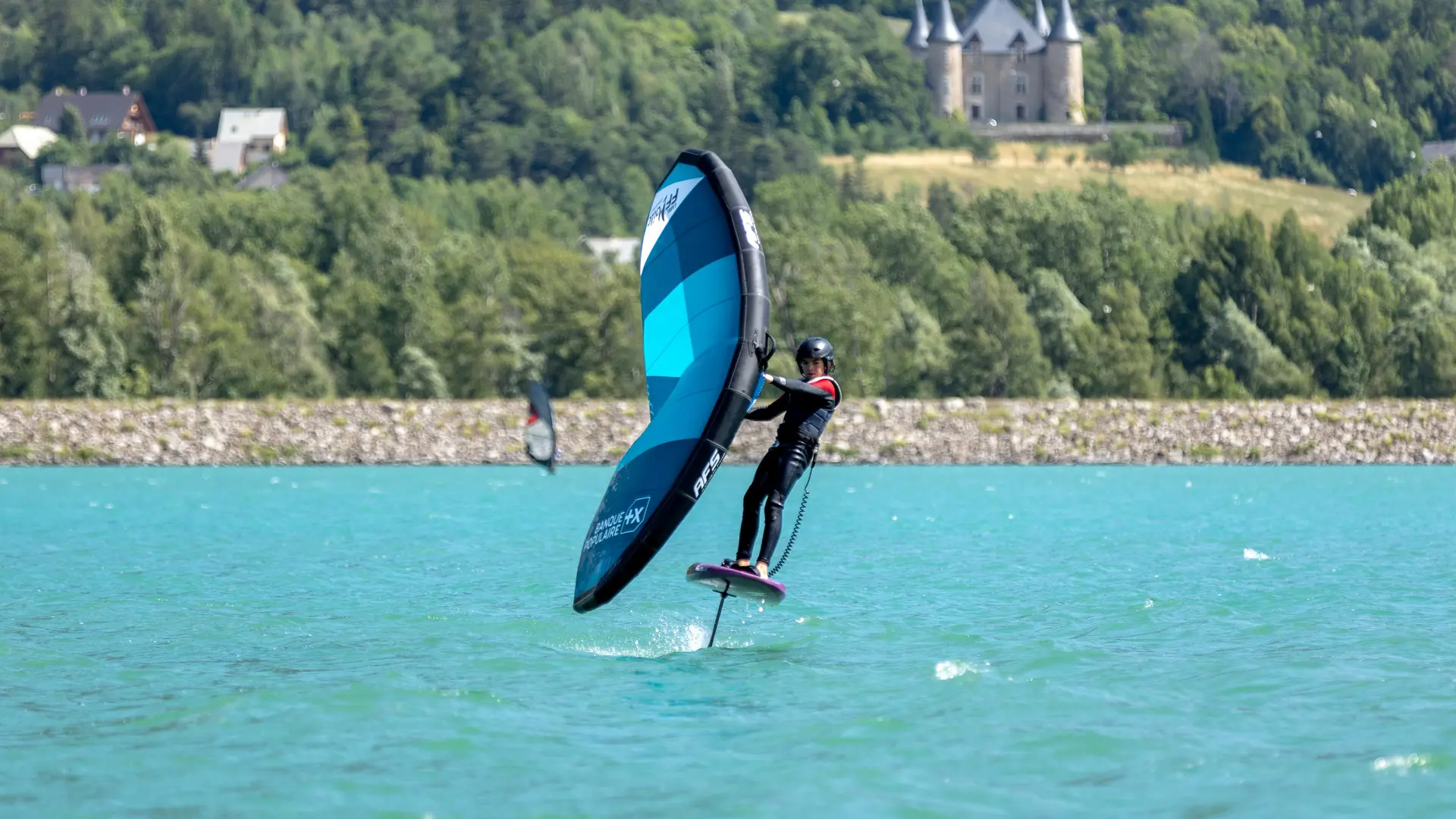 Wingfoil sur le lac de Serre Ponçon