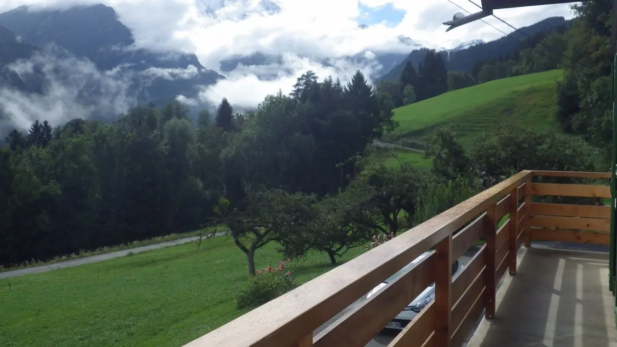 Chalet avec très grand balcon