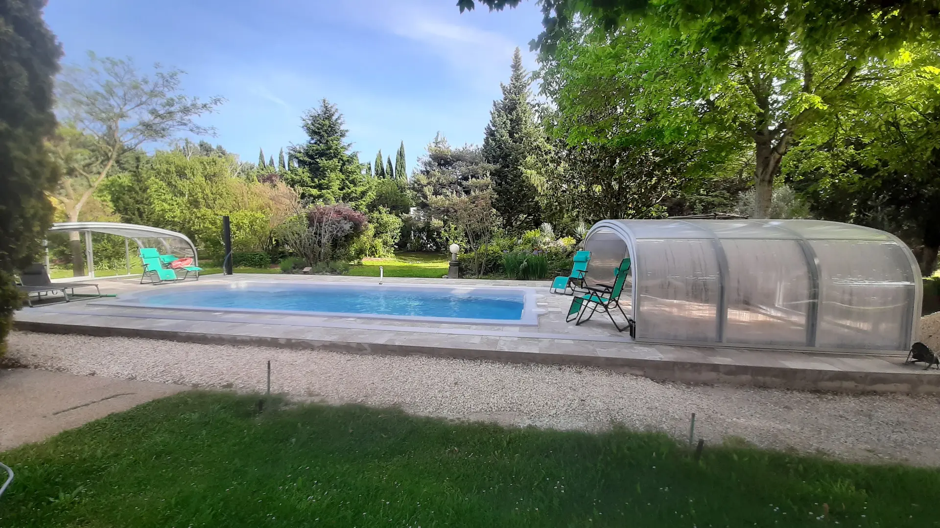 piscine et jardin provençal