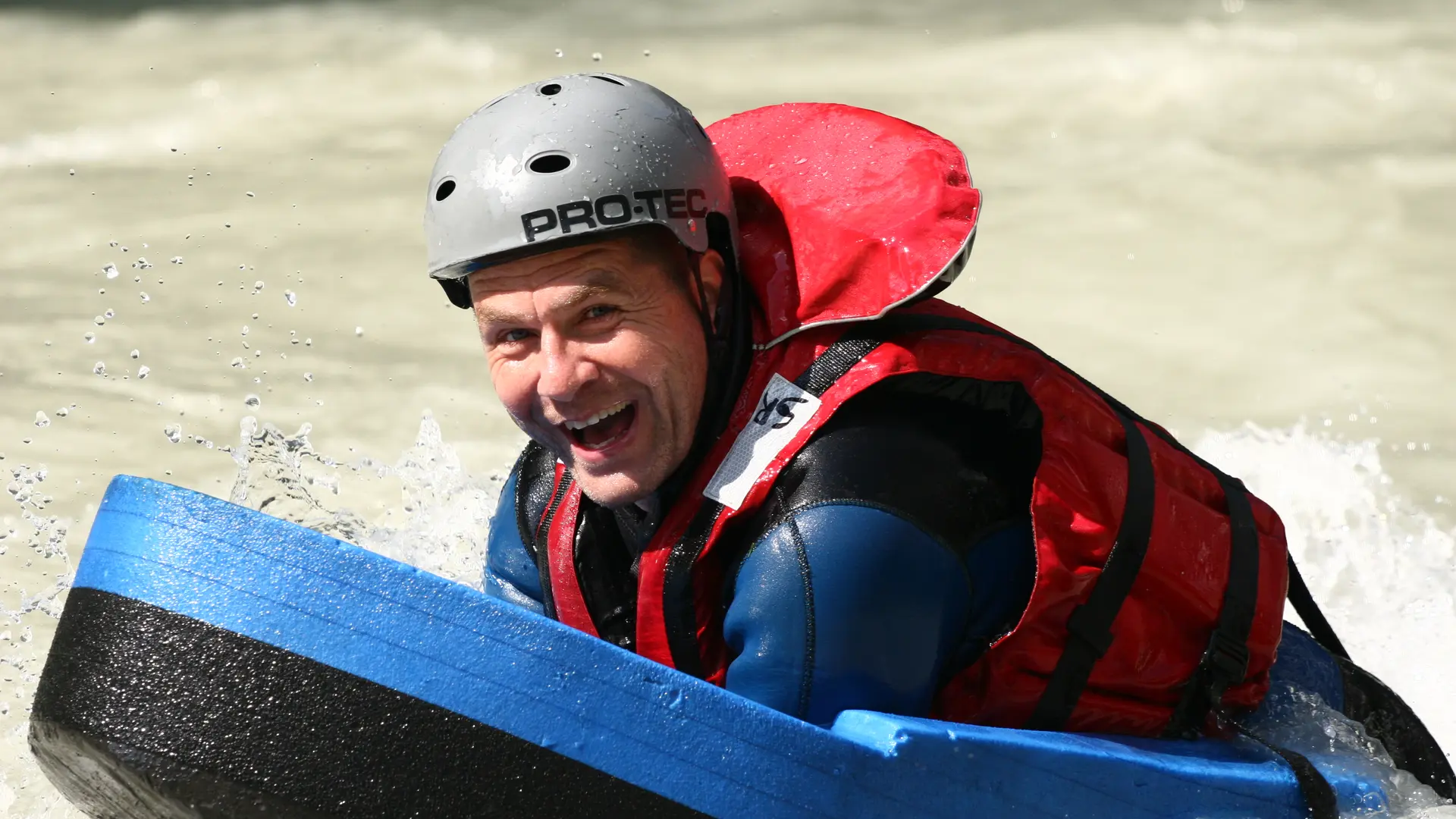 Hydrospeed LOISIRS-SPORTS-AVENTURES-PASSY-CHAMONIX-Adventures Payraud Session Raft ©