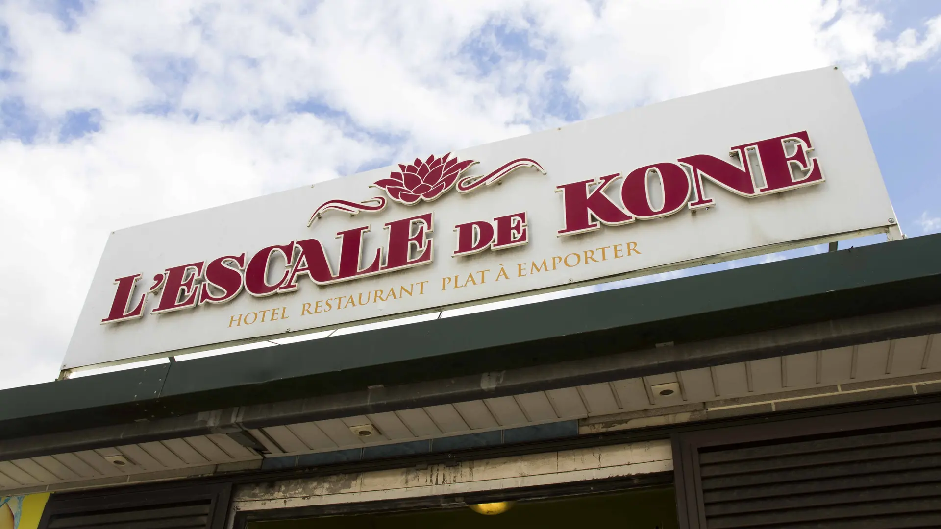 panneaux, entrée, escale de Koné