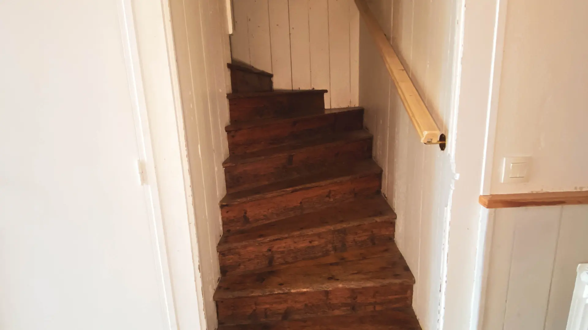 L'accès à l'étage des Fillattes par l'escalier bois fait par mon grand-père passionné de bois