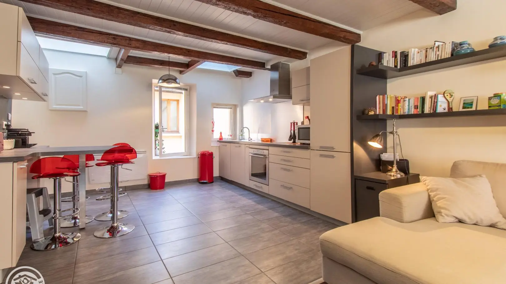 Cuisine ouverte avec espace bar