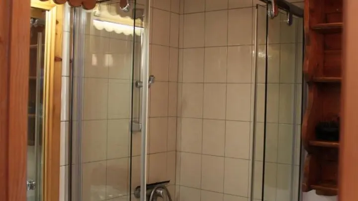 salle d'eau avec lave-linge