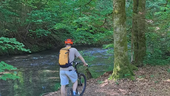 Footbike le long de la Menoge